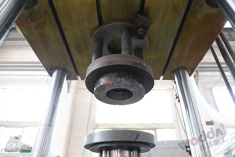 200噸金屬(shǔ)托盤拉伸液壓機(jī)(模具) 200噸金屬托盤(pán)拉伸液壓機(模具(jù))