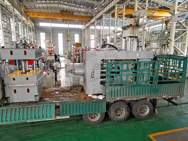 250噸框架式(shì)拉伸液壓(ya)機發貨 250噸(dun)框架式拉(la)伸液壓機(ji)發貨