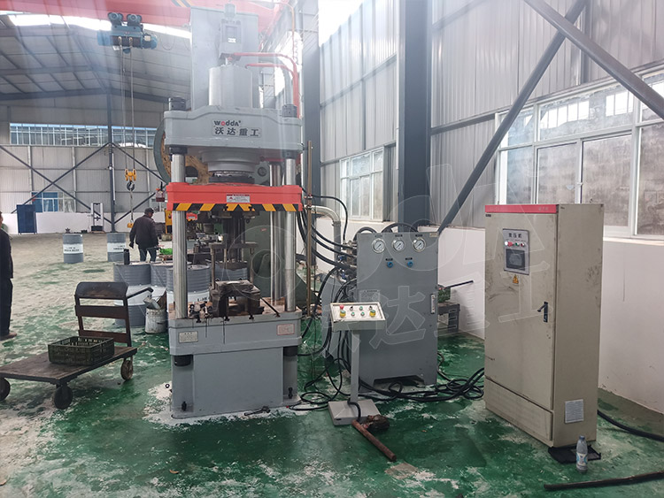 200噸封頭拉(la)伸液壓機(圖3) 200噸(dun)封頭拉伸液壓(yā)機(圖3)