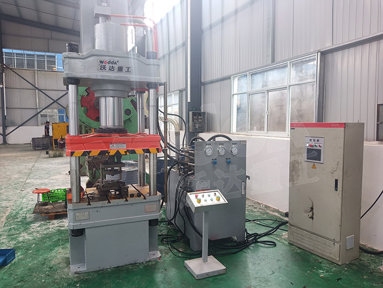 200噸封頭拉(la)伸液壓機(圖4) 200噸(dun)封頭拉伸液壓(ya)機(圖4)