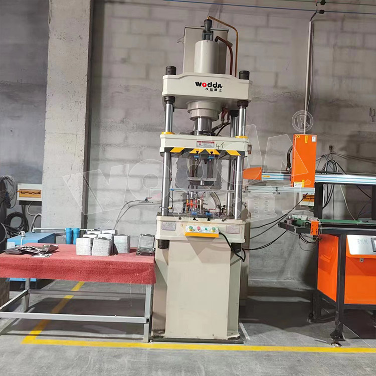 100噸不(bu)鏽鋼廚具拉(lā)伸液壓機 100噸(dūn)不鏽鋼廚具(jù)拉伸液壓機(ji)