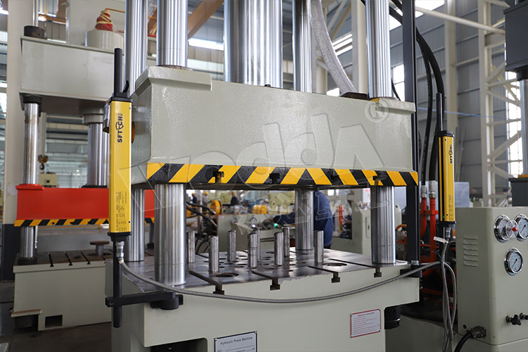 150噸拉(lā)伸機(液壓(ya)墊) 150噸拉伸(shen)機(液壓墊(nian))