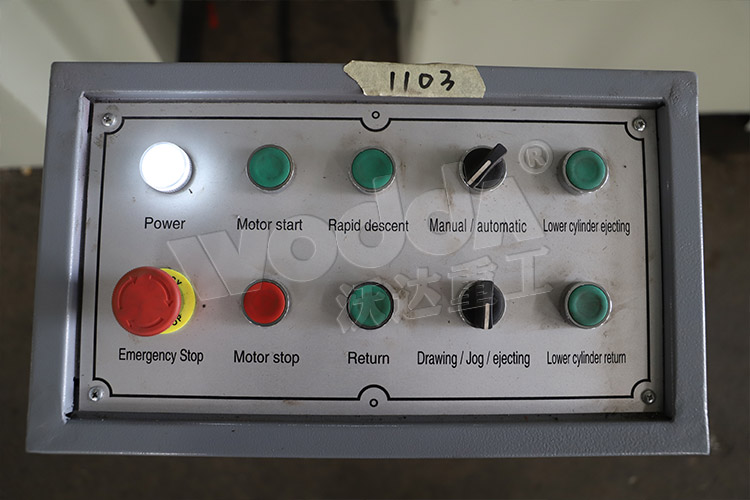 150噸拉伸機(ji)(控制台) 150噸(dun)拉伸機(控(kong)制台)