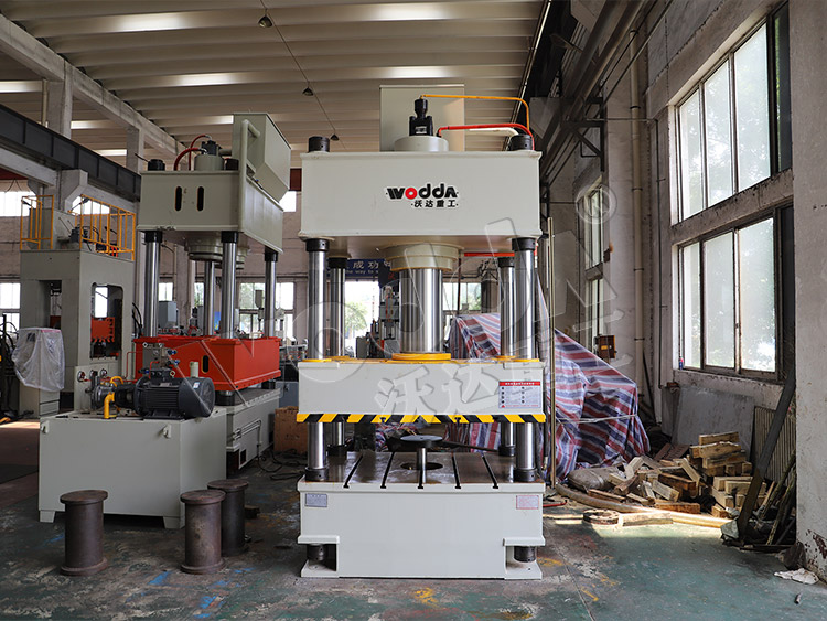 250噸拉(la)伸液壓機