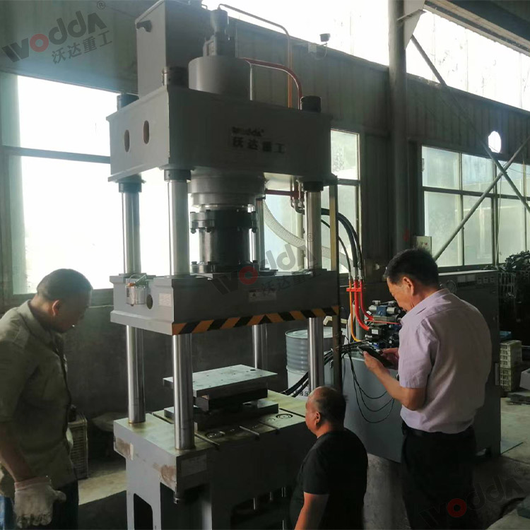 200噸不鏽鋼(gāng)離心風機(ji)拉伸成型(xing)液壓機 200噸(dun)不鏽鋼離(li)心風機拉(la)伸成型液(ye)壓機