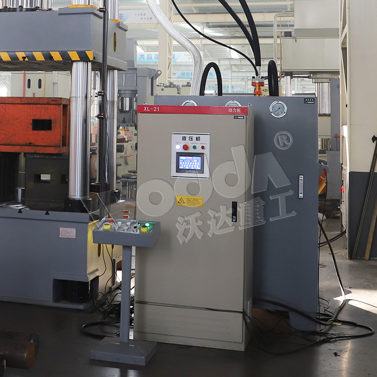 630噸液壓(ya)機伺服動力(li)櫃、移動工作(zuo)台