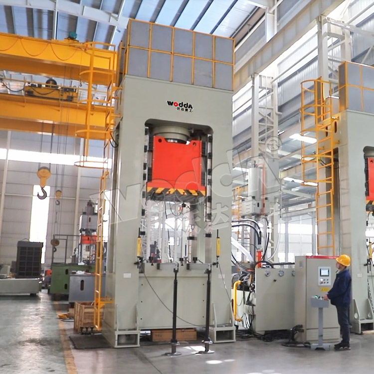 630噸框架液壓(yā)機車間圖 630噸(dun)框架液壓機(jī)車間圖