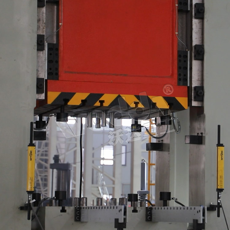 630噸框架液壓(yā)機(液壓墊) 630噸(dūn)框架液壓機(ji)(液壓墊)