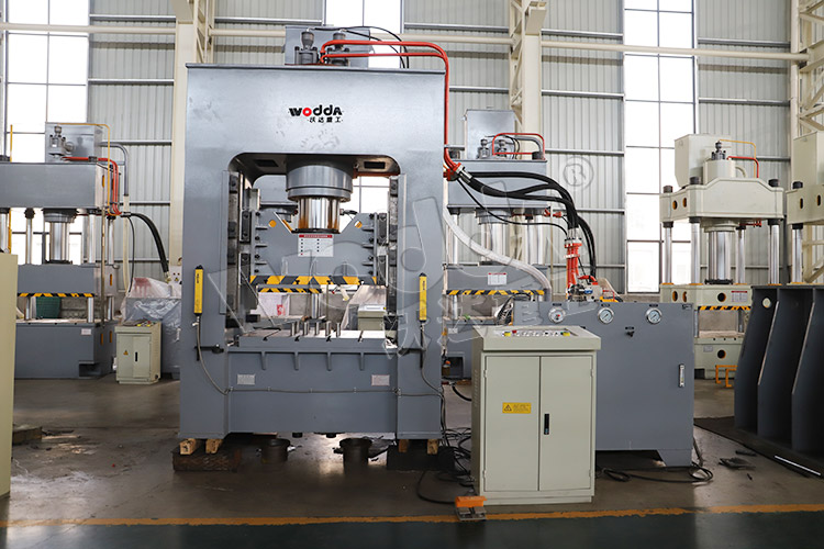 315噸框架式(shi)薄闆拉伸液壓(yā)機 315噸框架式薄(báo)闆拉伸液壓機(ji)