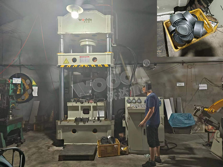 上置液壓墊(nian)315噸金屬薄闆拉(lā)伸液壓機