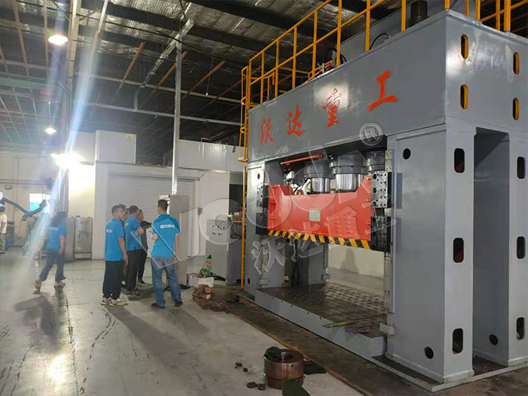 1000噸框(kuang)架式液壓機 1000噸(dun)框架式液壓機(ji)