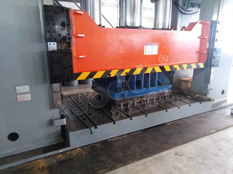 1000噸框架式液壓(ya)機拉伸金屬薄(báo)闆 1000噸框架式液(yè)壓機拉伸金屬(shu)薄闆