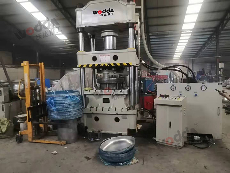 315噸汽(qì)車水箱拉伸(shēn)液壓機 315噸汽(qì)車水箱拉伸(shēn)液壓機