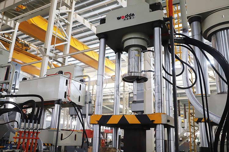 汽車濾(lǜ)清器外殼拉伸(shen)液壓機打料缸(gang) 汽車濾清器外(wai)殼拉伸液壓機(jī)打料缸