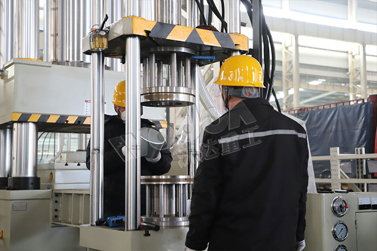 汽車濾(lǜ)清器外殼拉伸(shēn) 汽車濾清器外(wai)殼拉伸