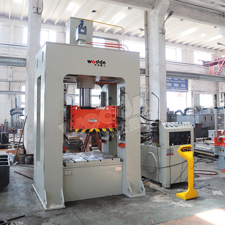 200噸框(kuàng)架式薄闆(pan)拉伸液壓(yā)機現貨