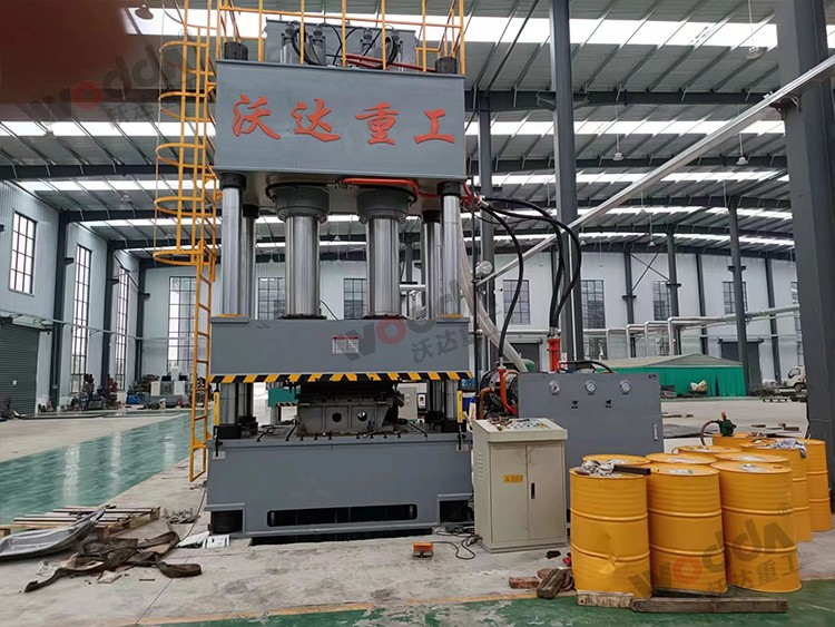 800噸汽車配(pei)件液壓機(ji) 800噸汽車配(pei)件液壓機(ji)