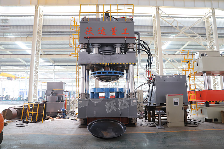 2500噸封頭(tou)液壓機 2500噸(dun)封頭液壓(ya)機
