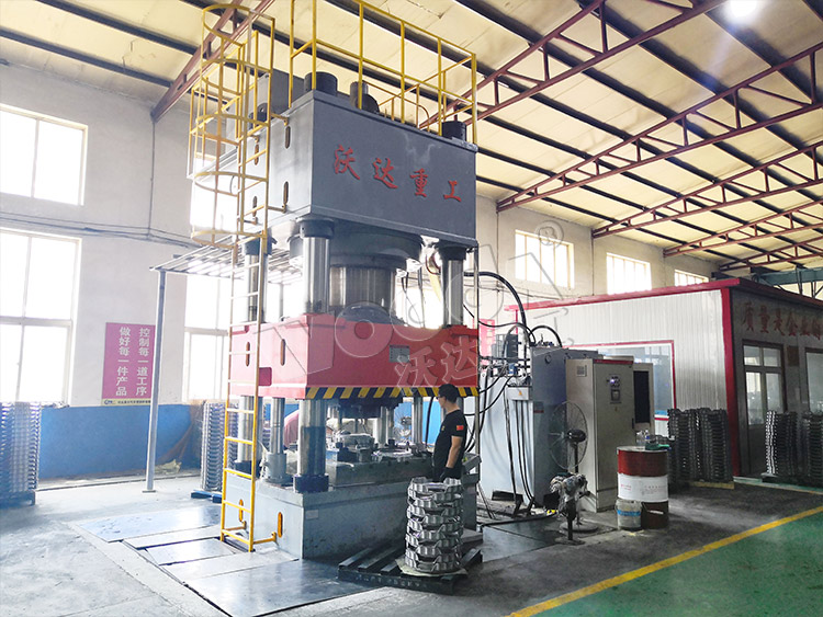 2000噸汽(qì)車離合器(qi)殼體成型(xíng)液壓機 2000噸(dun)汽車離合(he)器殼體成(chéng)型液壓機(ji)