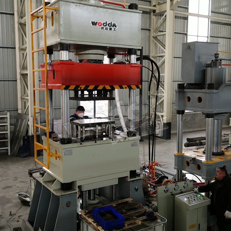 315噸(dun)不鏽鋼(gāng)蹲便器(qì)拉伸液(yè)壓機 315噸(dūn)不鏽鋼(gang)蹲便器(qì)拉伸液(yè)壓機