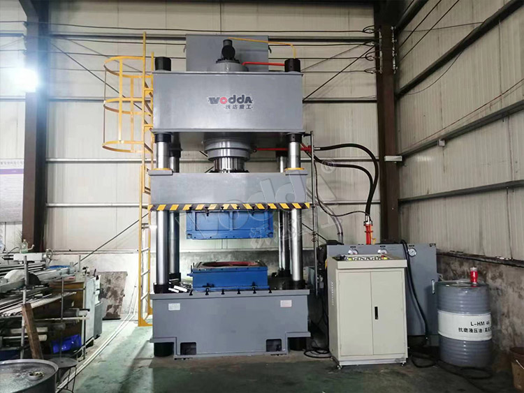 500噸不(bu)鏽鋼水(shui)箱成型(xíng)液壓機(jī) 500噸不鏽(xiu)鋼水箱(xiāng)成型液(ye)壓機