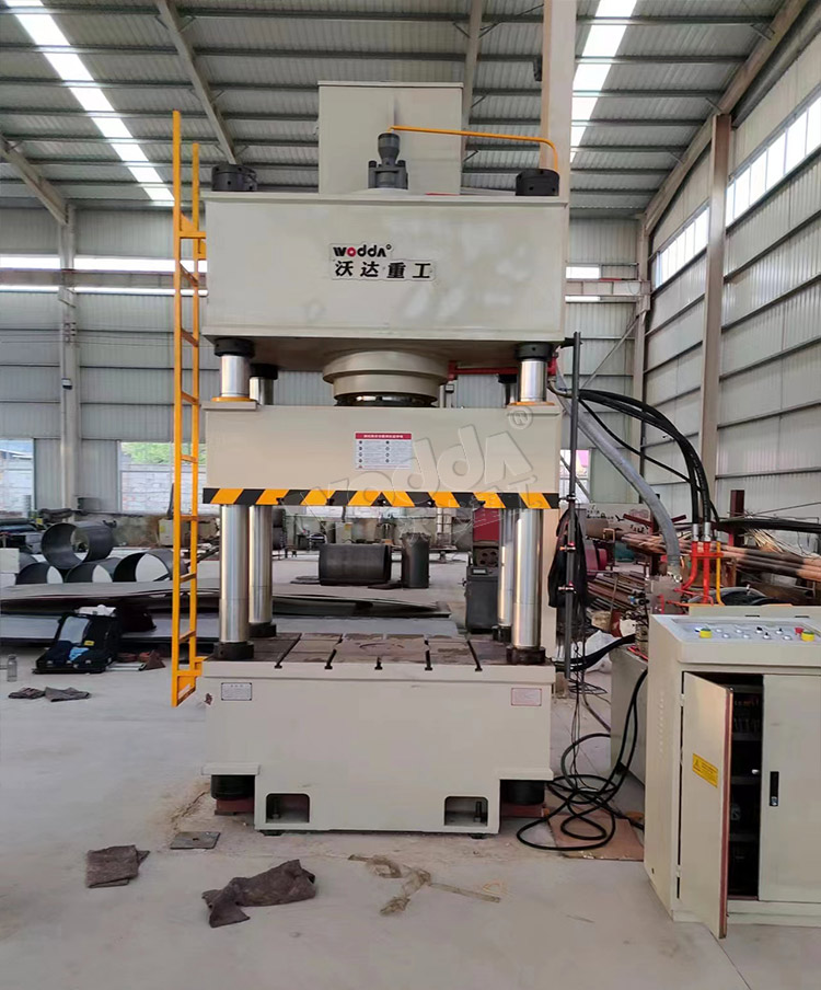 400噸不(bú)鏽鋼水(shuǐ)箱拉伸(shēn)液壓機(jī) 400噸不鏽(xiu)鋼水箱(xiāng)拉伸液(ye)壓機