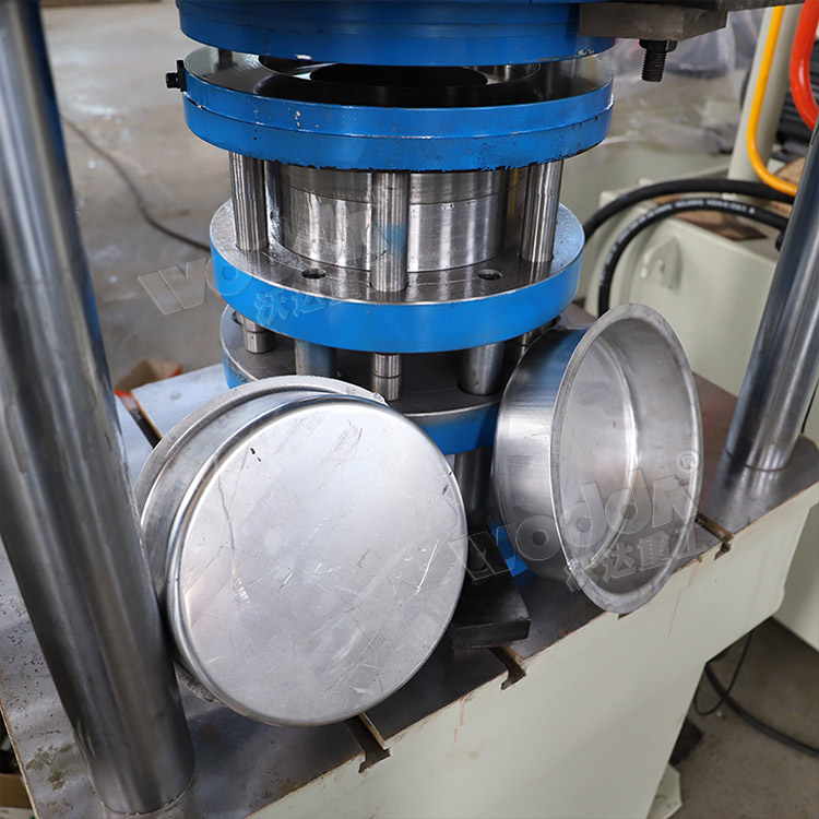 100噸(dun)四柱拉伸(shēn)液壓機(模(mo)具) 100噸四柱(zhù)拉伸液壓(yā)機(模具)