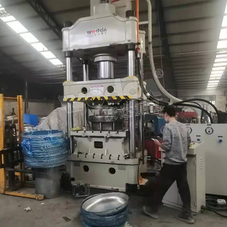 315噸汽車水(shuǐ)箱拉伸液壓機 315噸(dūn)汽車水箱拉伸液(yè)壓機