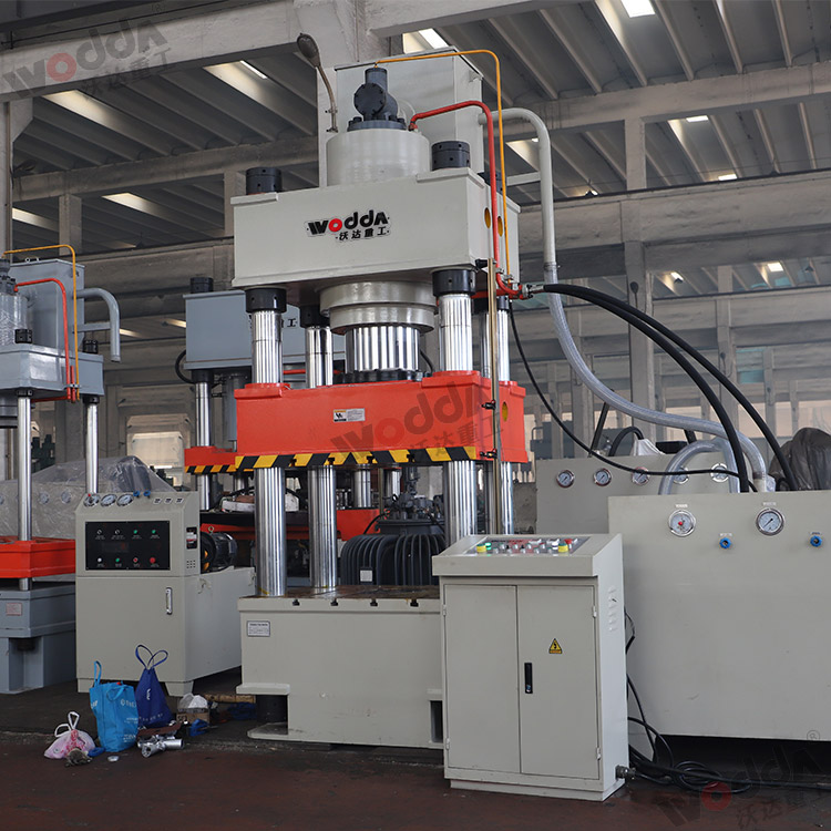 500噸動(dòng)力電池電芯鋁(lü)殼拉伸液壓機(jī)(圖2) 500噸動力電池(chí)電芯鋁殼拉伸(shēn)液壓機(圖2)