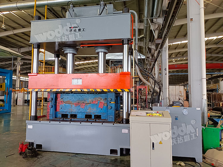 315噸汽車内(nei)飾熱壓成(cheng)型液壓機(ji)