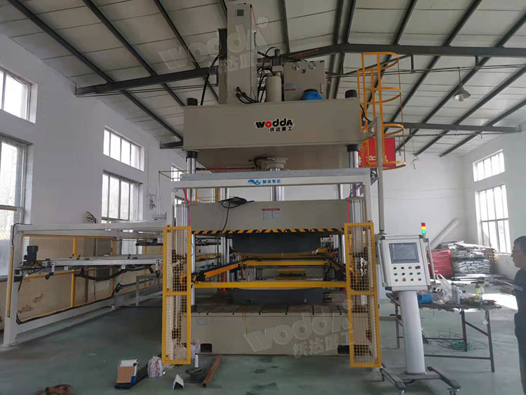 160噸汽車(chē)内飾成型(xíng)液壓機