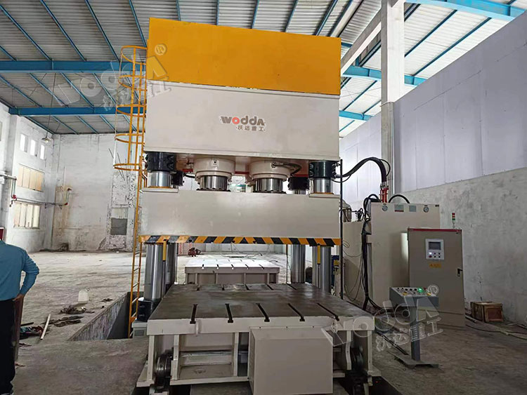 3000噸(dūn)四柱液(yè)壓機 3000噸(dun)四柱液(ye)壓機