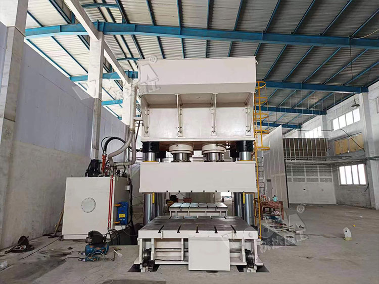 3000噸三(san)梁四柱(zhù)液壓機(jī) 3000噸三梁(liáng)四柱液(yè)壓機