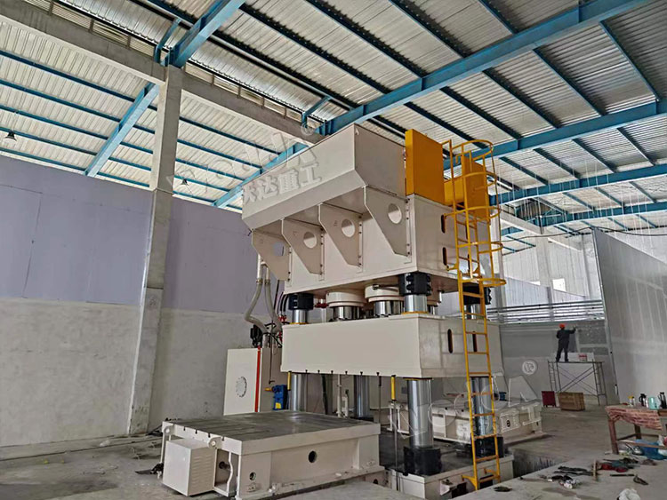 3000噸壓(ya)力機 3000噸(dūn)壓力機(jī)