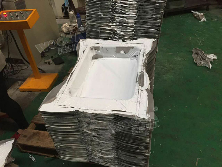 不鏽(xiu)鋼水槽拉伸件 不(bú)鏽鋼水槽拉伸件(jiàn)