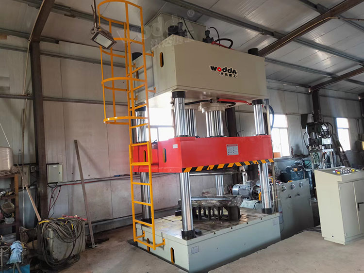 400噸四柱(zhù)液壓機 400噸四柱液(yè)壓機