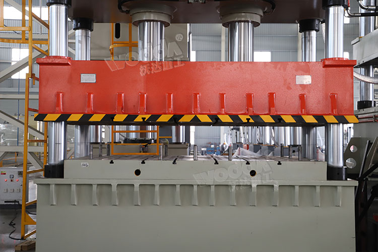 400噸四(si)柱拉伸液(ye)壓機細節(jie)圖 400噸四柱(zhù)拉伸液壓(yā)機細節圖(tú)