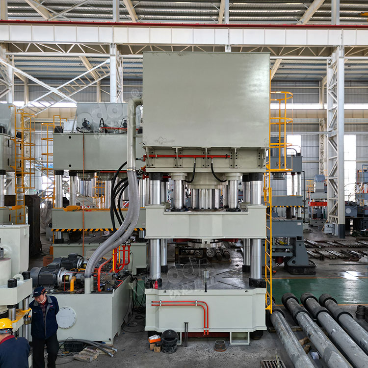 封(feng)頭液壓機(ji)背面 封頭(tóu)液壓機背(bèi)面