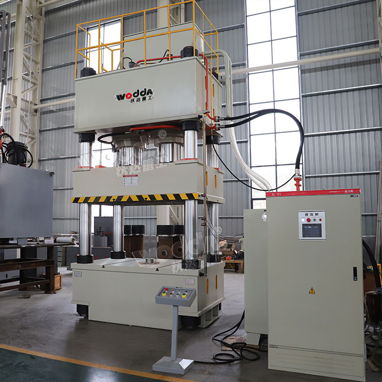 800噸四柱(zhu)液壓機(ji)