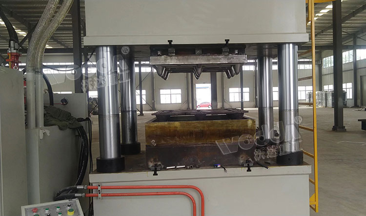 九(jiu)腳塑料(liao)托盤模(mo)具