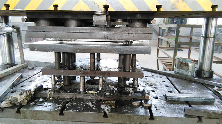 四柱(zhù)液壓機(jī)整體拉(lā)伸不鏽(xiù)鋼水槽(cáo)