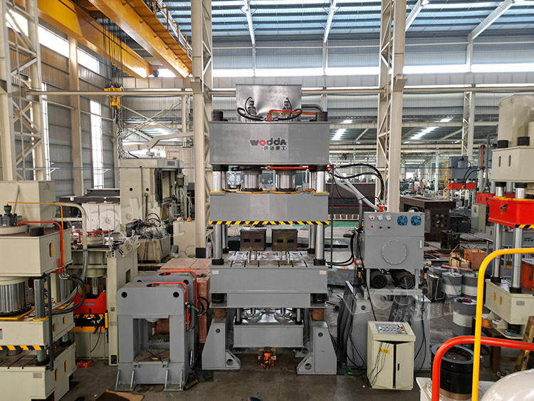 汽(qi)車钣金件拉伸(shen)液壓機 汽車钣(bǎn)金件拉伸液壓(yā)機