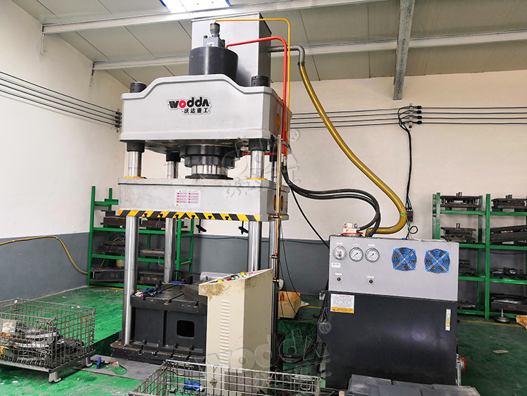 250噸金屬(shǔ)薄闆拉伸機