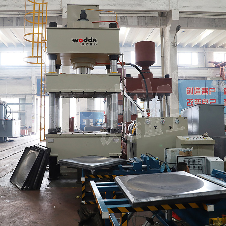 500噸(dun)不鏽鋼水(shui)箱液壓機(jī) 500噸不鏽鋼(gang)水箱液壓(yā)機