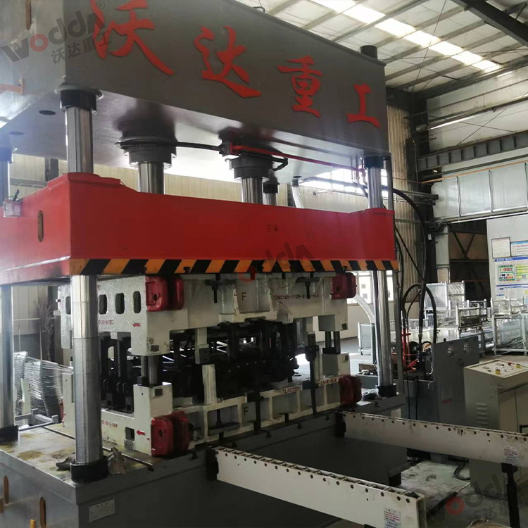 200噸汽車(che)内飾件液(yè)壓機 200噸汽(qì)車内飾件(jiàn)液壓機