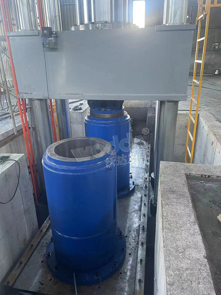 2000噸石墨坩埚成型(xing)液壓機價格 2000噸石(shi)墨坩埚成型液壓(yā)機價格