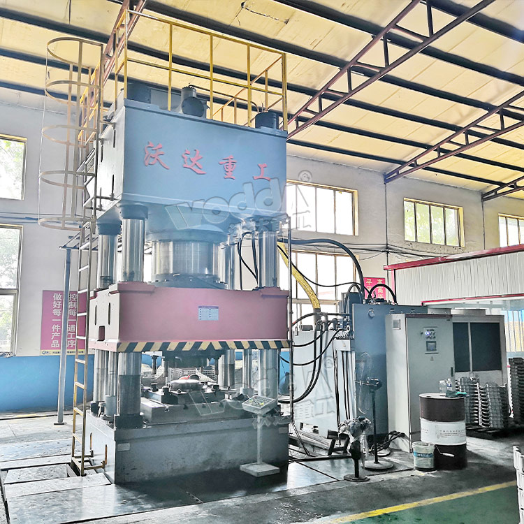 2000噸四(sì)柱液壓(yā)機