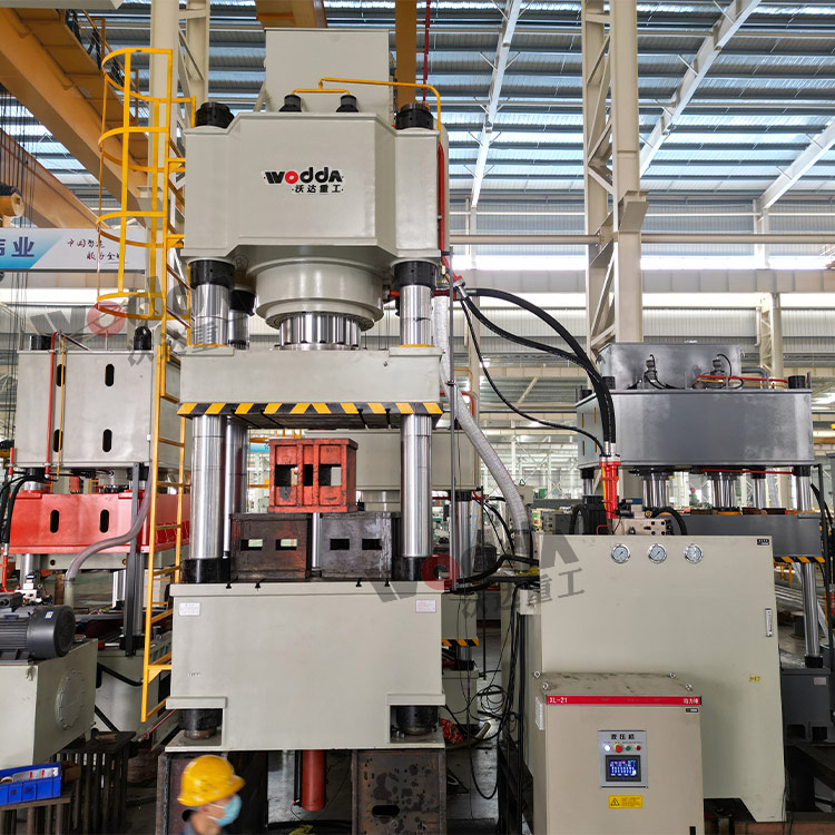 1000噸壓(ya)力機車(chē)間實物(wu) 1000噸壓力(li)機車間(jiān)實物