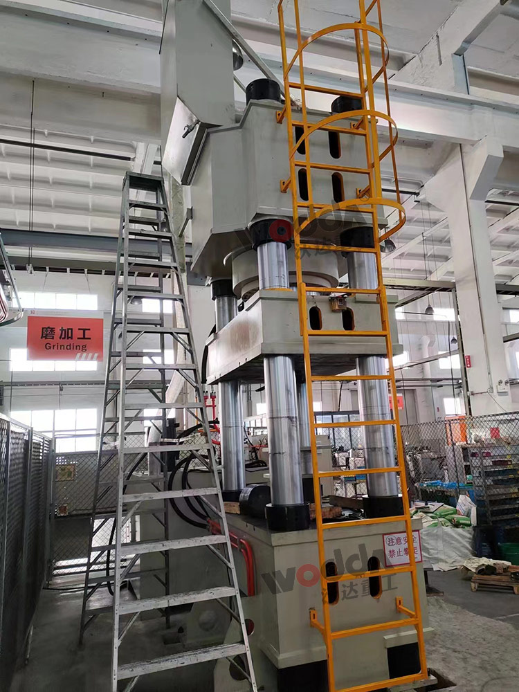 1000噸粉(fěn)末成型(xíng)液壓機(ji) 1000噸粉末(mo)成型液(ye)壓機