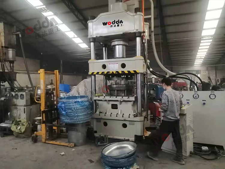 315噸汽車水箱(xiāng)拉伸液壓機 315噸汽(qi)車水箱拉伸液壓(yā)機